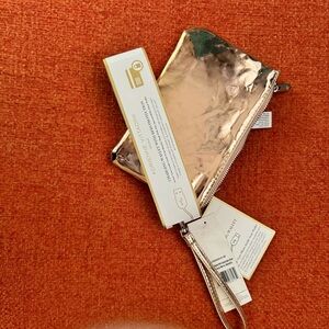 Adrienne Vitadini charging wallet wristlet NWT